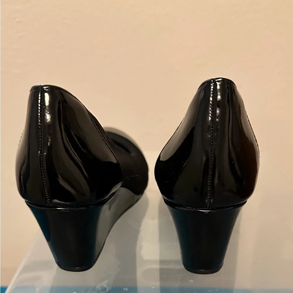 Life Stride Black Patent Wedge Heels Comfort Slip-On Size 9N EUC